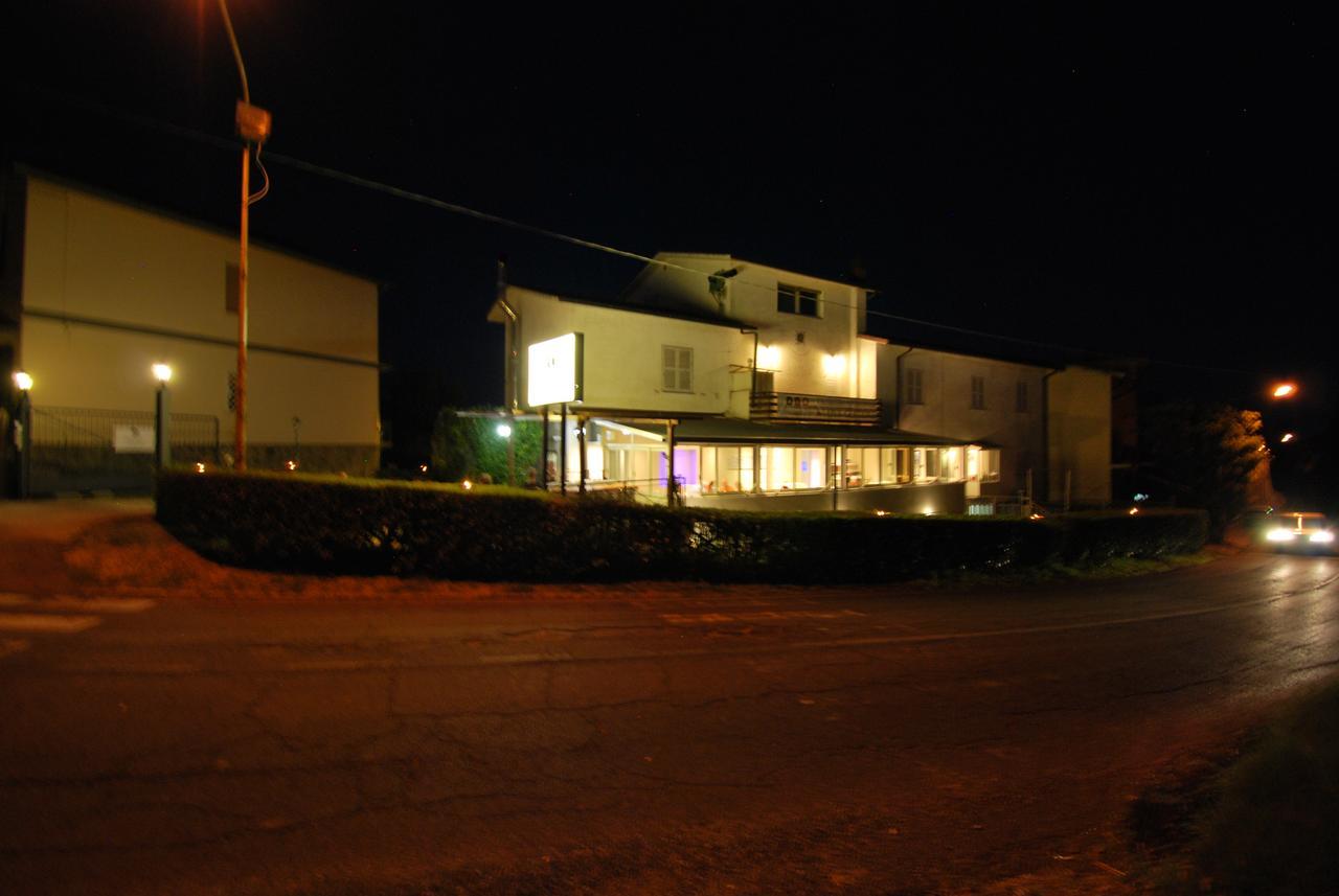 Hotel & Ristorante L'Angoletto In Selci Selci  Εξωτερικό φωτογραφία